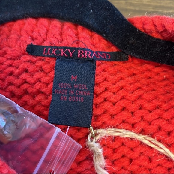 Vintage Lucky Brand Red Cape Wrap Chunky Knit Woven Wool Wood Buttons M Fringe - Picture 5 of 5